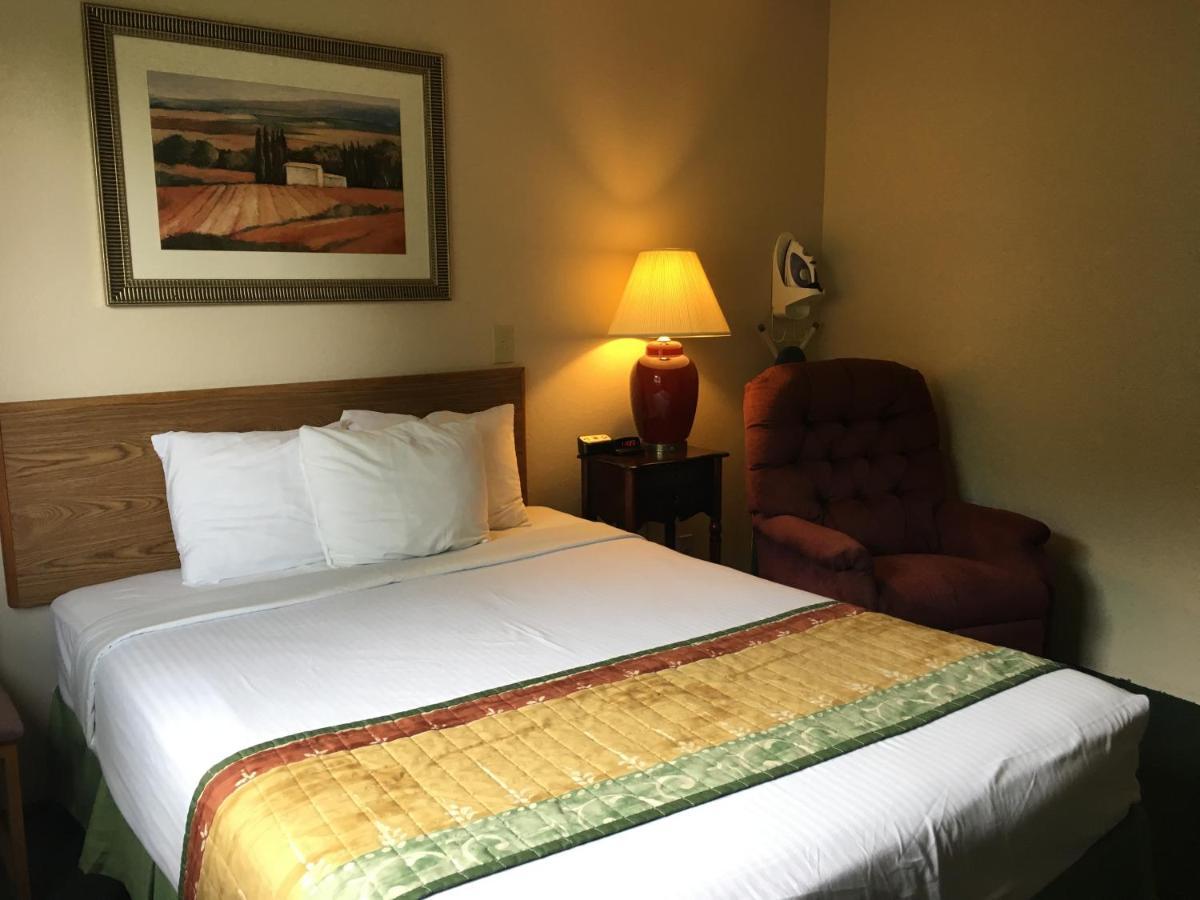 Cassville Four Seasons Inn & Suites Kültér fotó