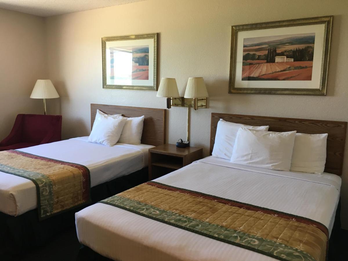 Cassville Four Seasons Inn & Suites Kültér fotó