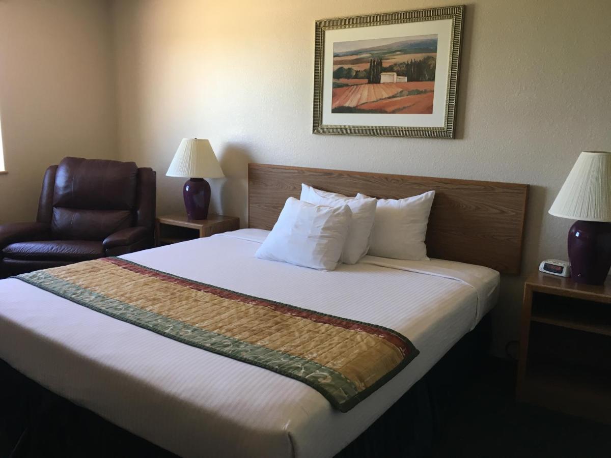 Cassville Four Seasons Inn & Suites Kültér fotó